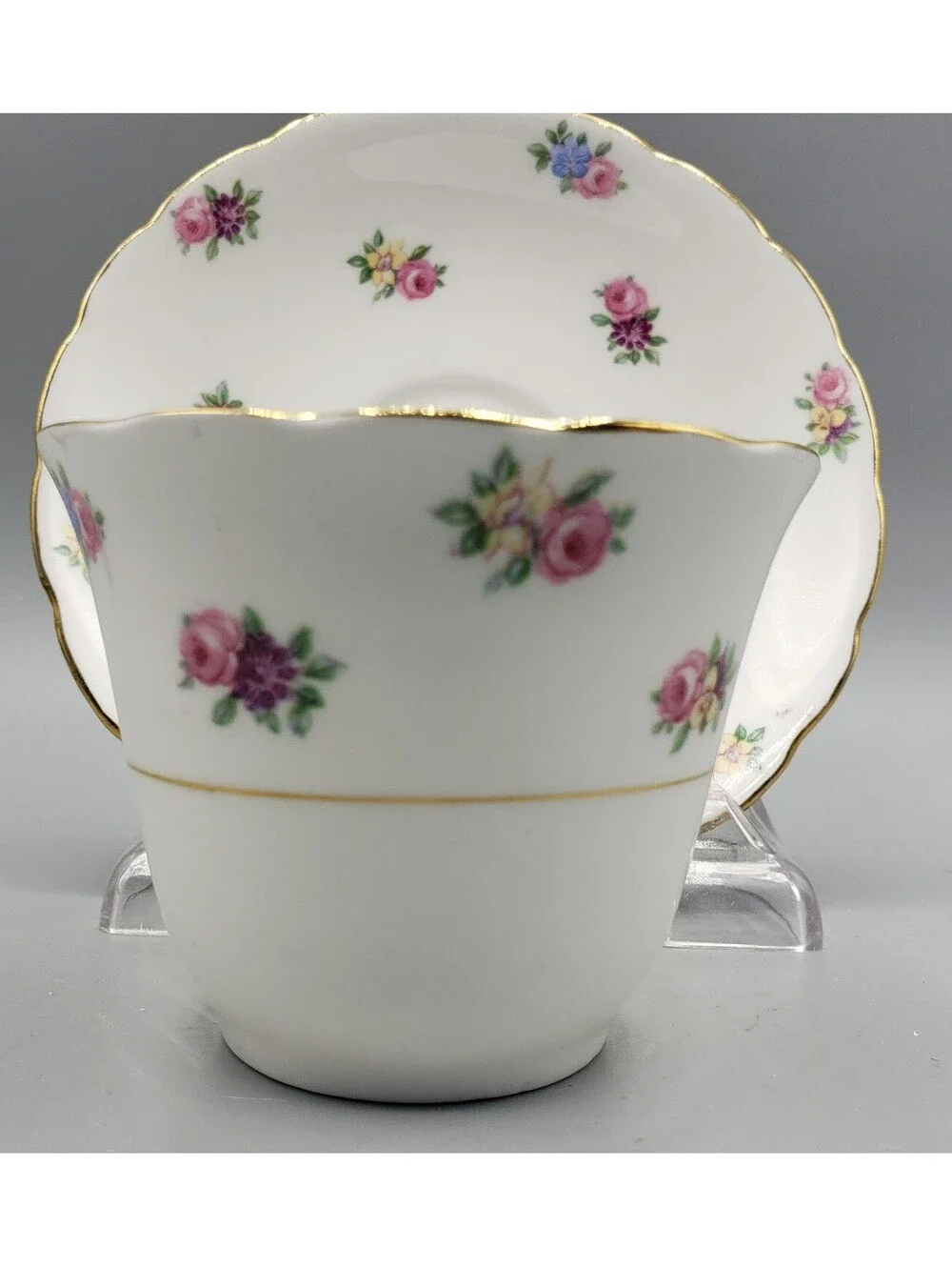 VTG Colclough Teacup & Saucer Petite Rose Bouquets Gold Trim Bone China England